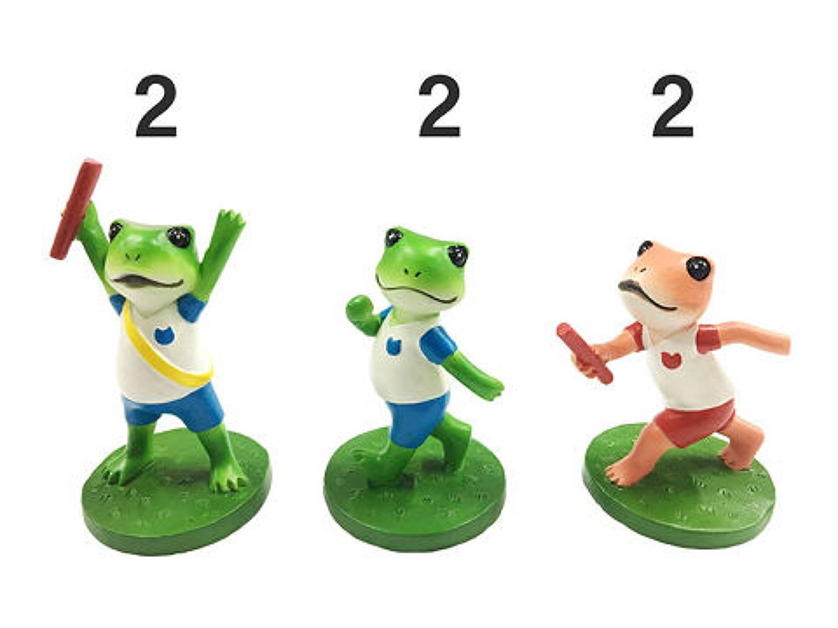 Frog Figurine -Sports -Relay Race- – DAISO SINGAPORE